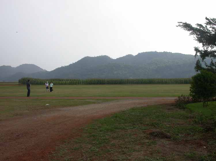 Chokchai and Suwan corn farm 11.JPG 41.9K